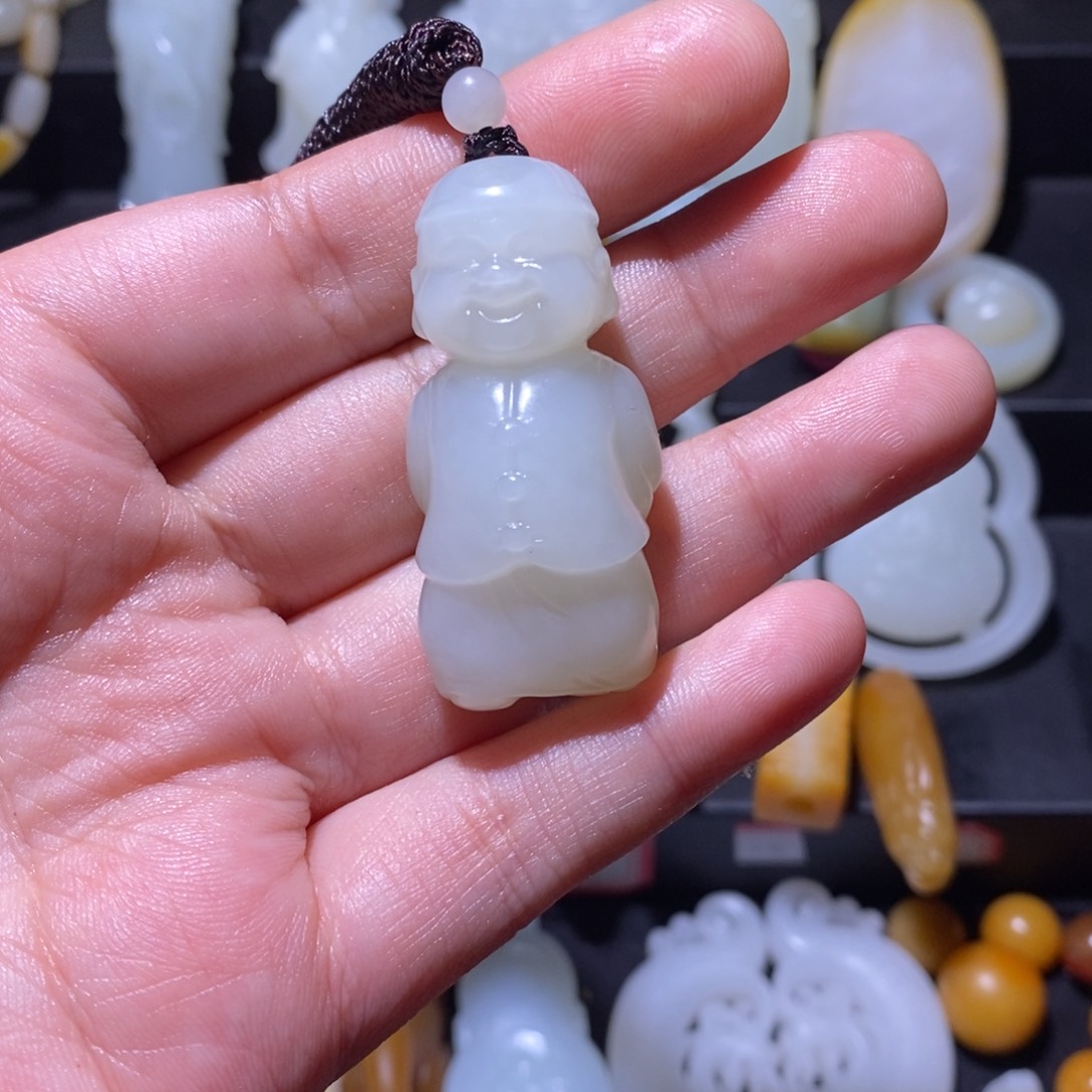 逆***8和田玉未镶嵌颈饰