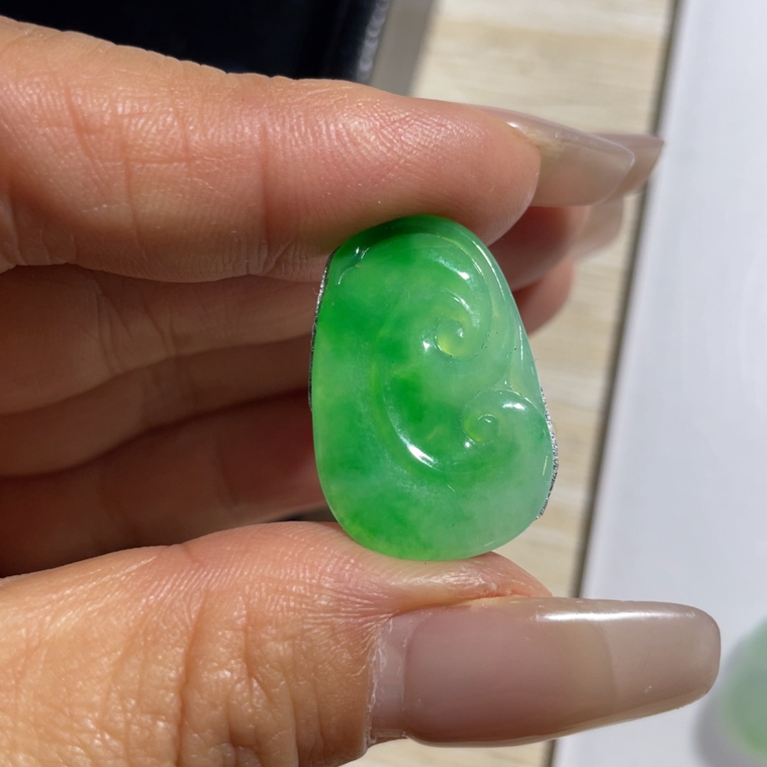 定制翡翠未镶嵌如意