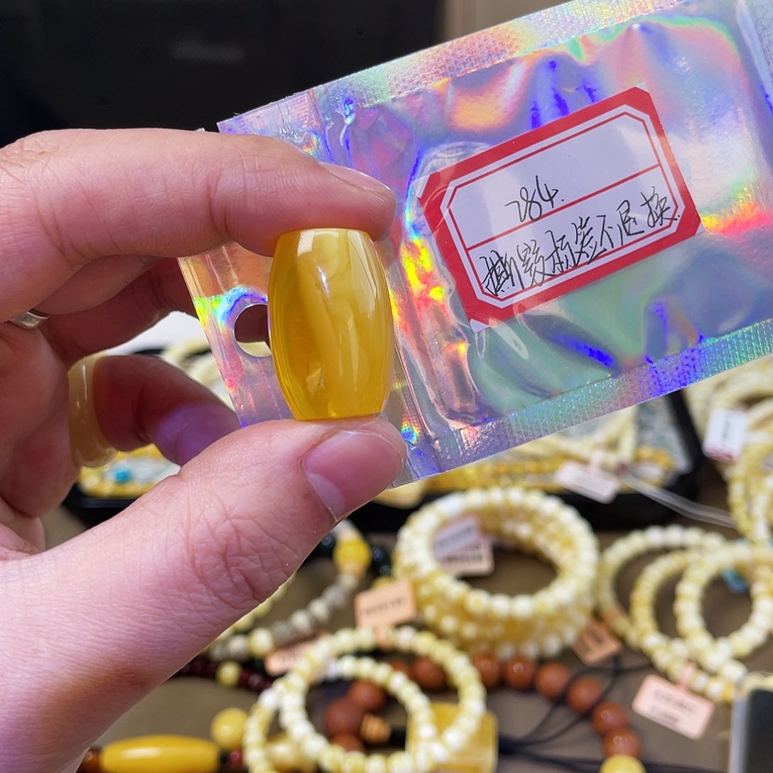 蜜蜡未镶嵌手串桶珠妖花16.5✖️25.5m瑕疵