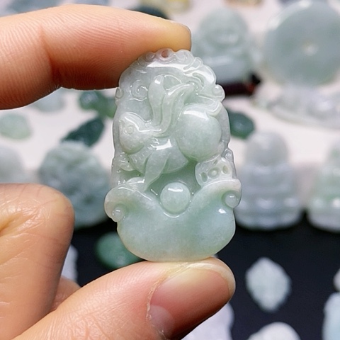 翡翠颈饰未镶嵌吊坠