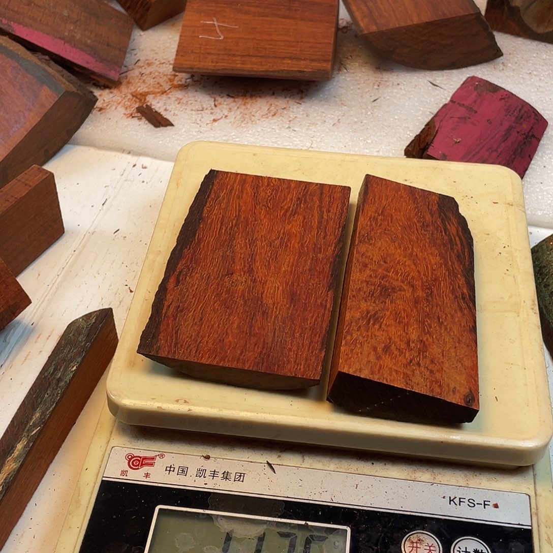 起***点紫檀木类成套家具