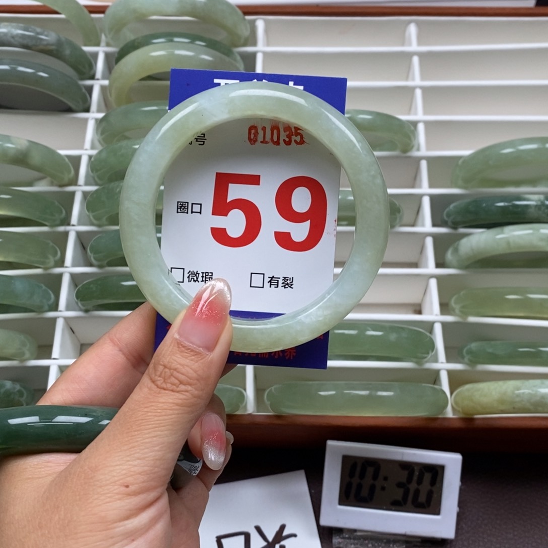 岫玉手镯未镶嵌我