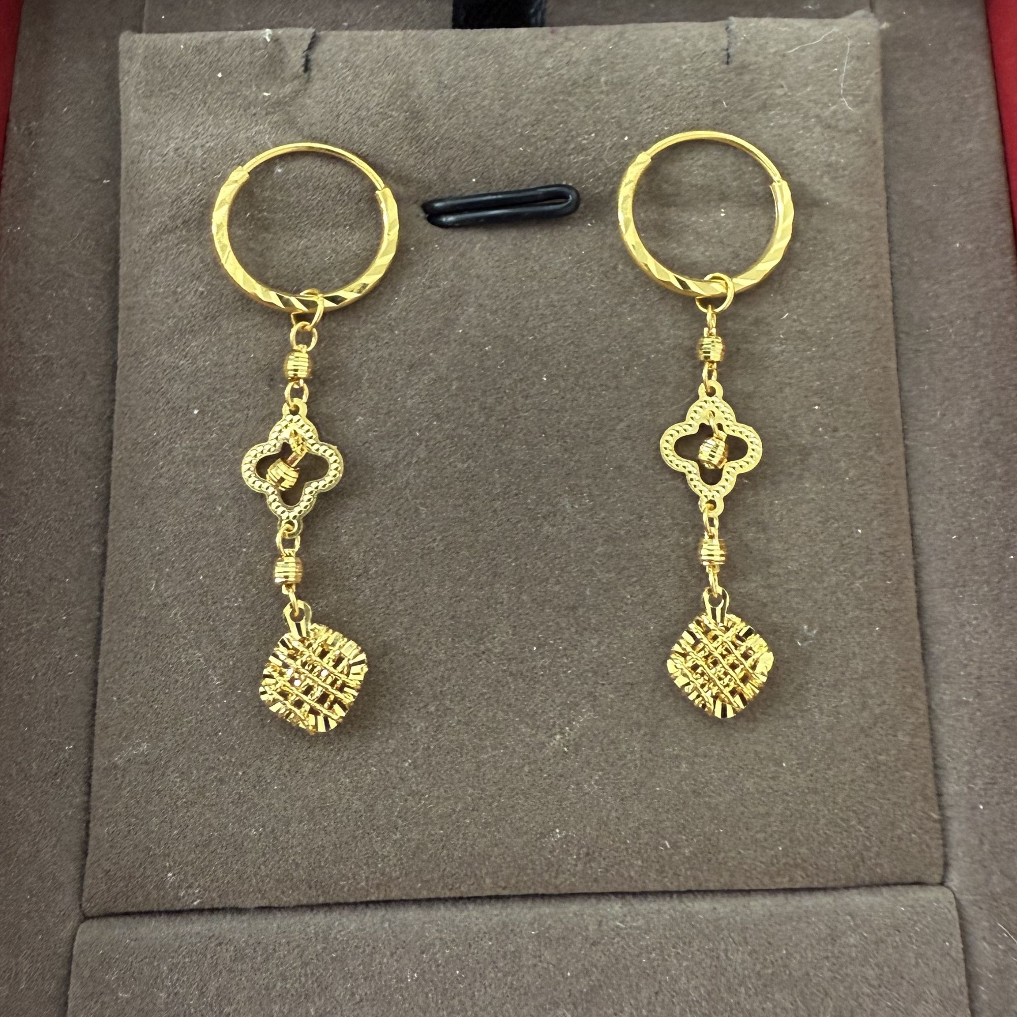 Chow Tai Seng/周大生四叶草带方糖吊坠足金耳圈 3.06g 118号