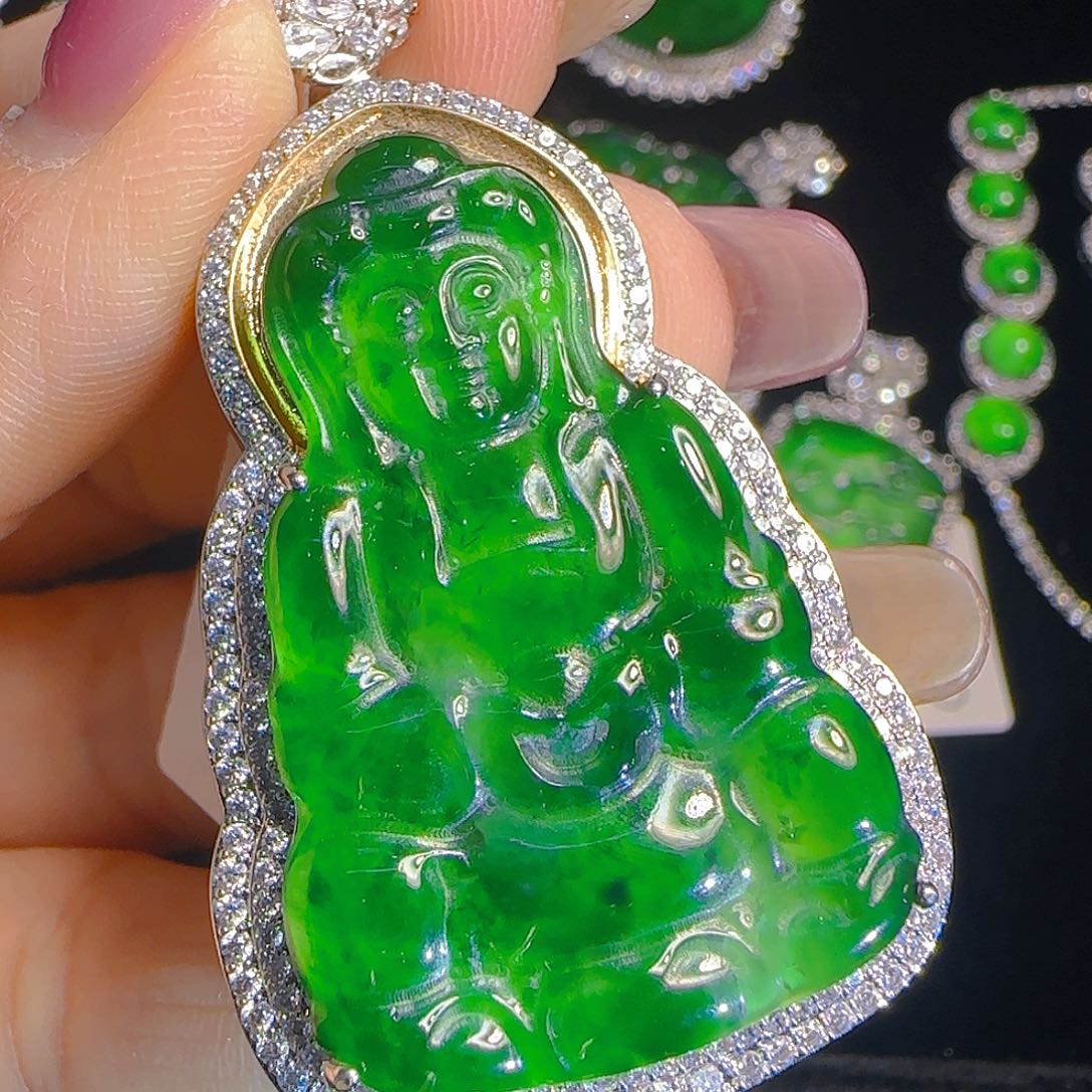 翡翠吊坠(赠链)未镶嵌