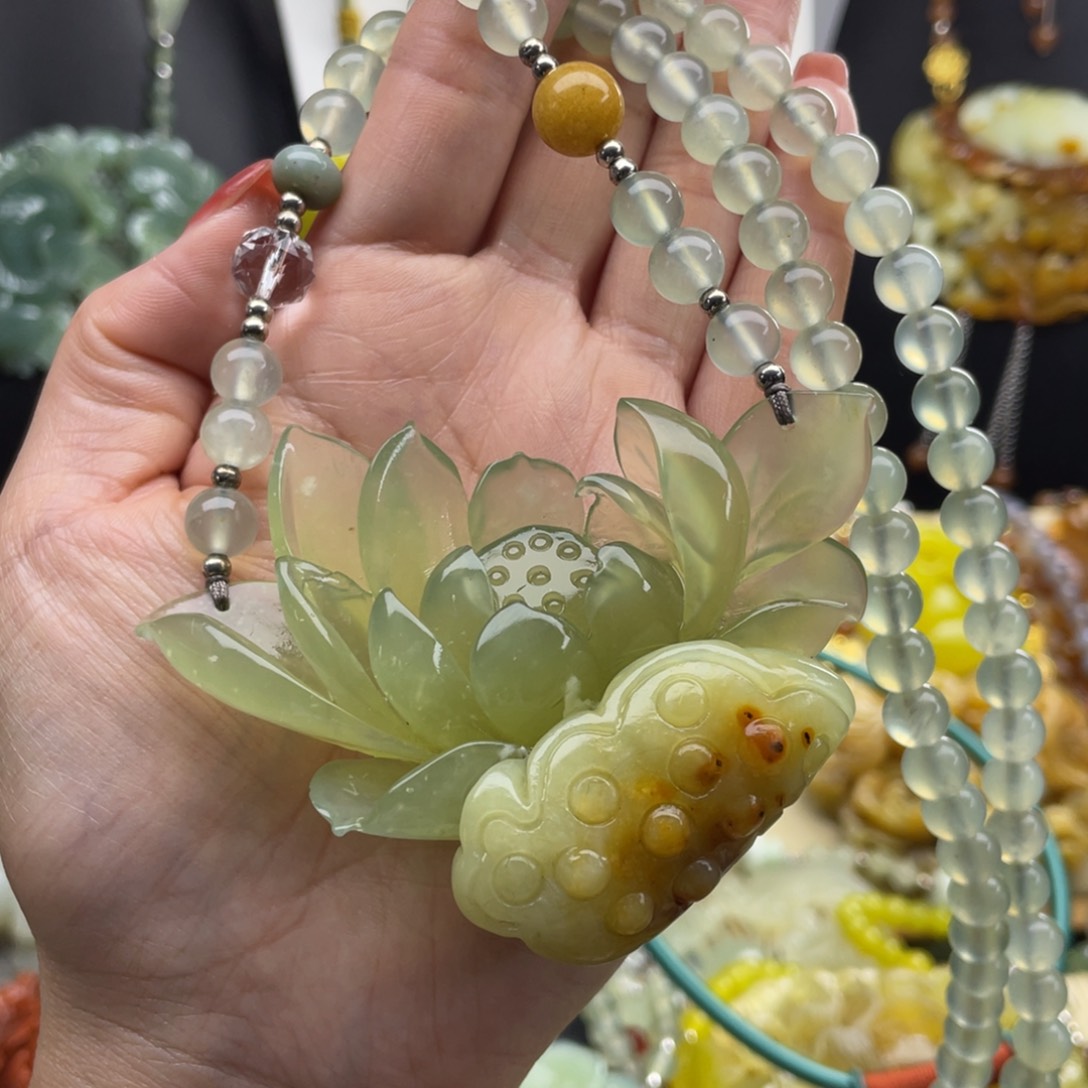 未镶嵌蛇纹石玉颈饰