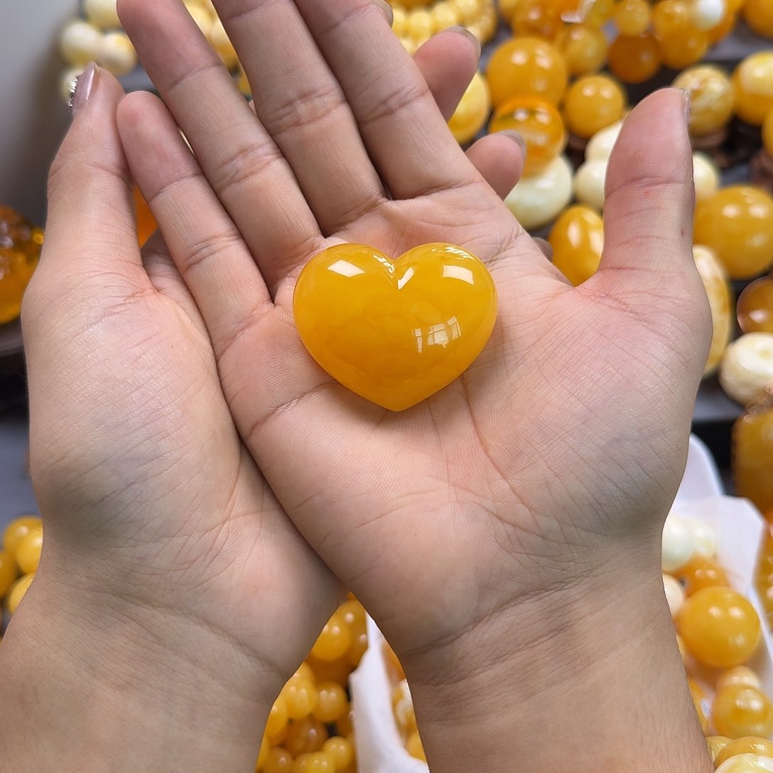 琥珀珠宝奇石未镶嵌爱心