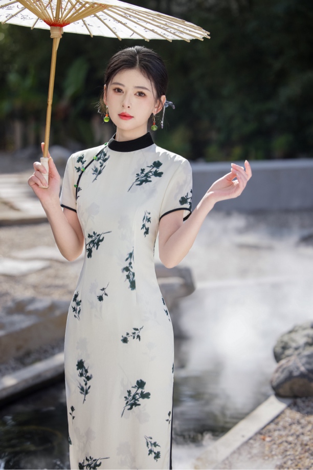 577 年轻款圆领长款《江南烟雨》旗袍