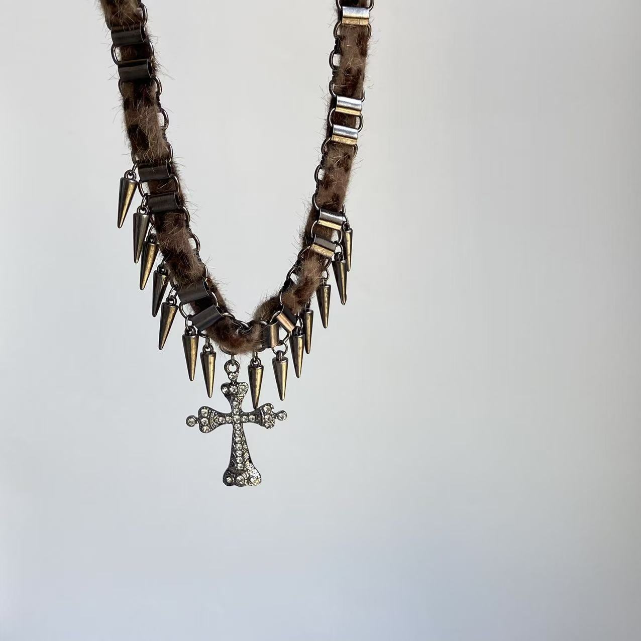 合金项链 豹纹铆钉十字架锁骨链