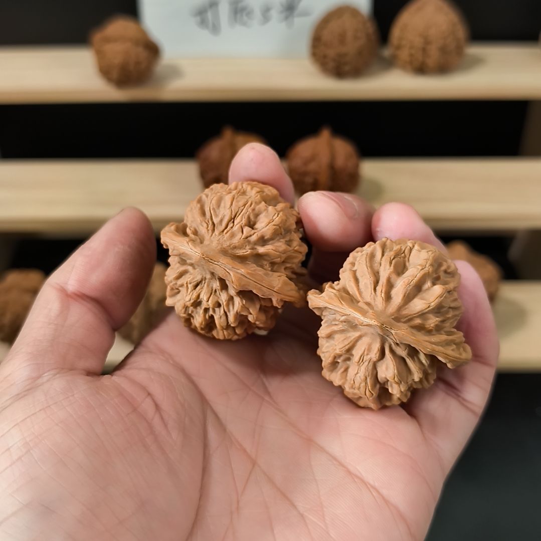 叶***城文玩核桃吊坠41帝王