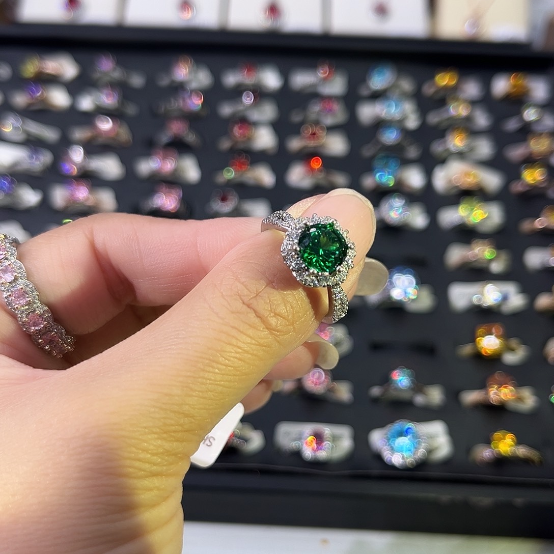 莫桑石非金属SHＫ白 爱莎公主（换血红玫瑰切）两卡-11