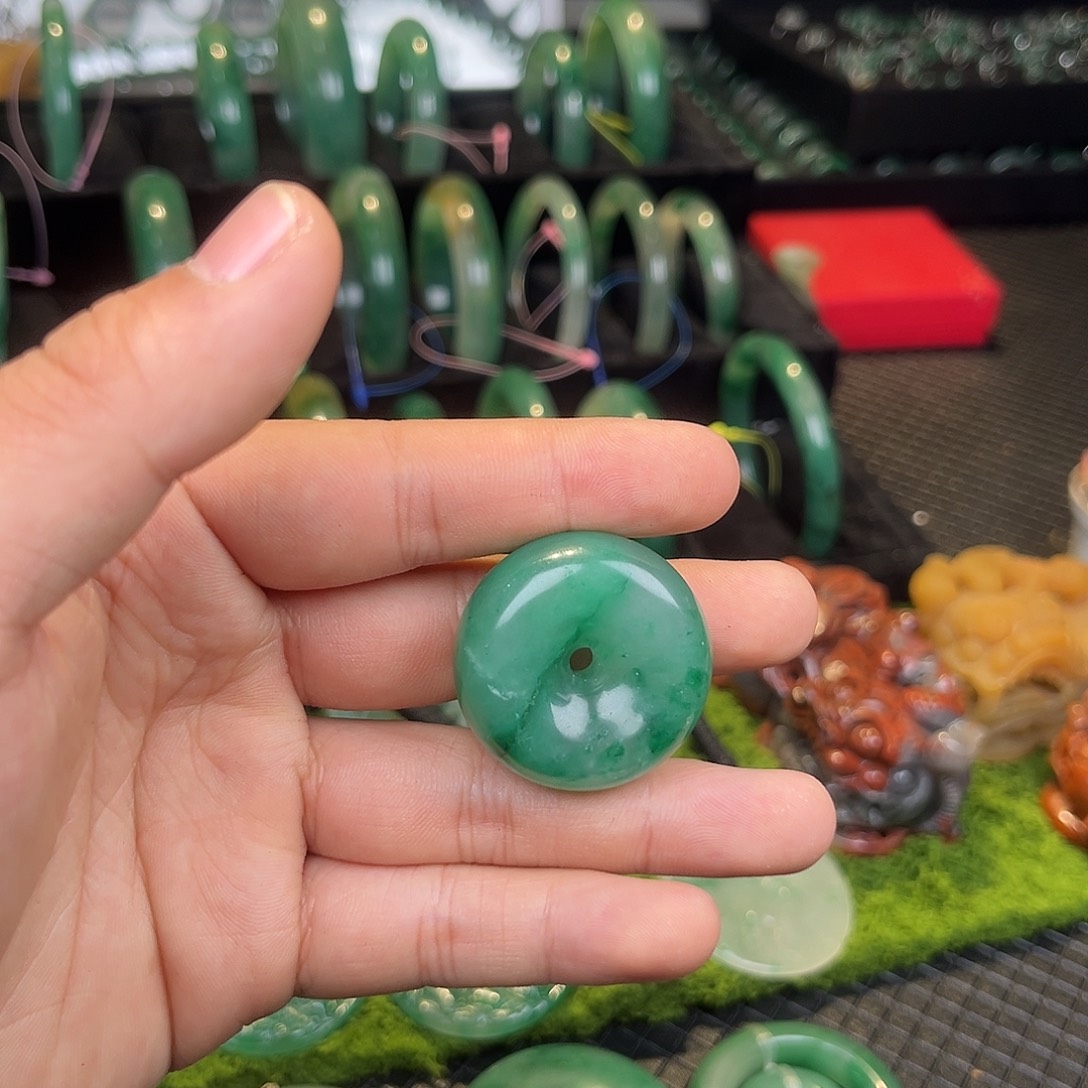 石英质玉未镶嵌手镯