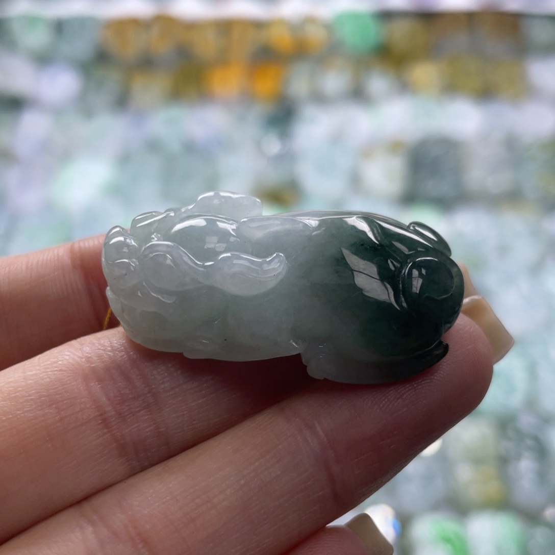 翡翠未镶嵌颈饰貔貅