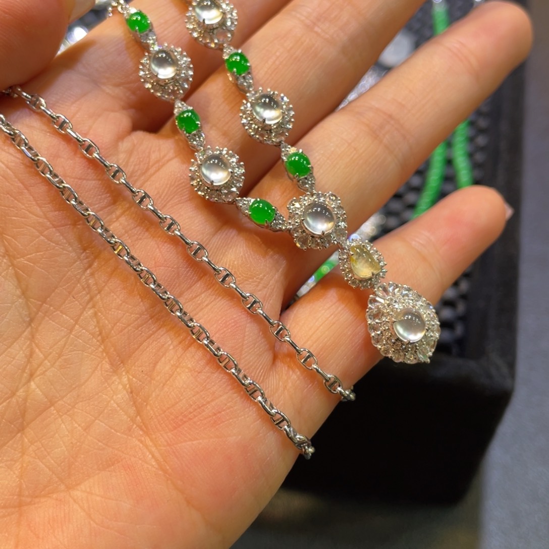 翡翠18K金镶嵌颈饰套链