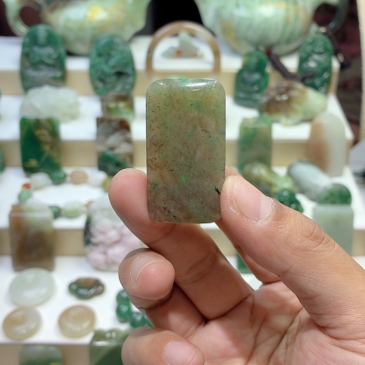 独山玉未镶嵌颈饰