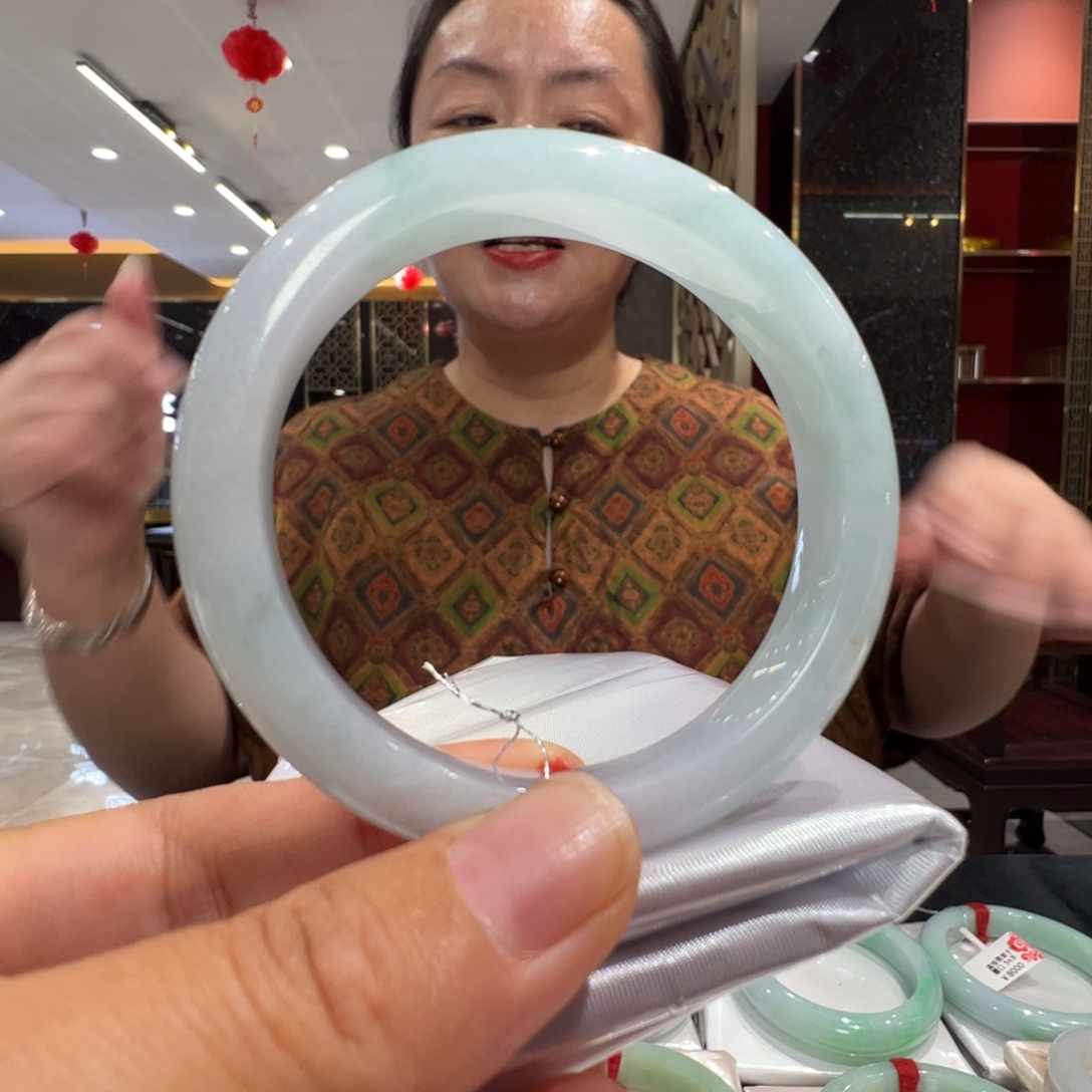 柳***汁翡翠手镯未镶嵌飘花57