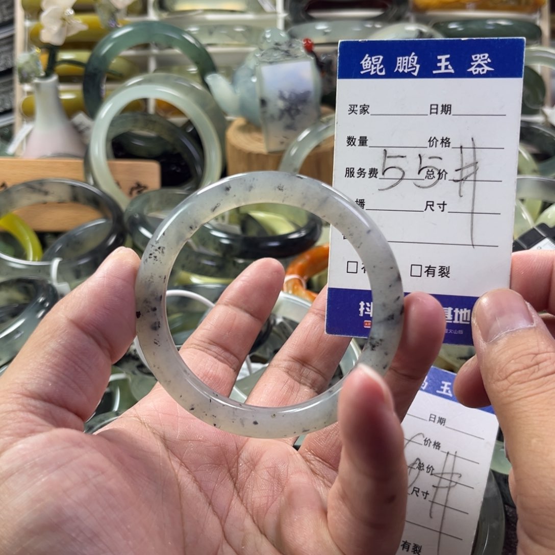 蛇纹石玉手镯未镶嵌