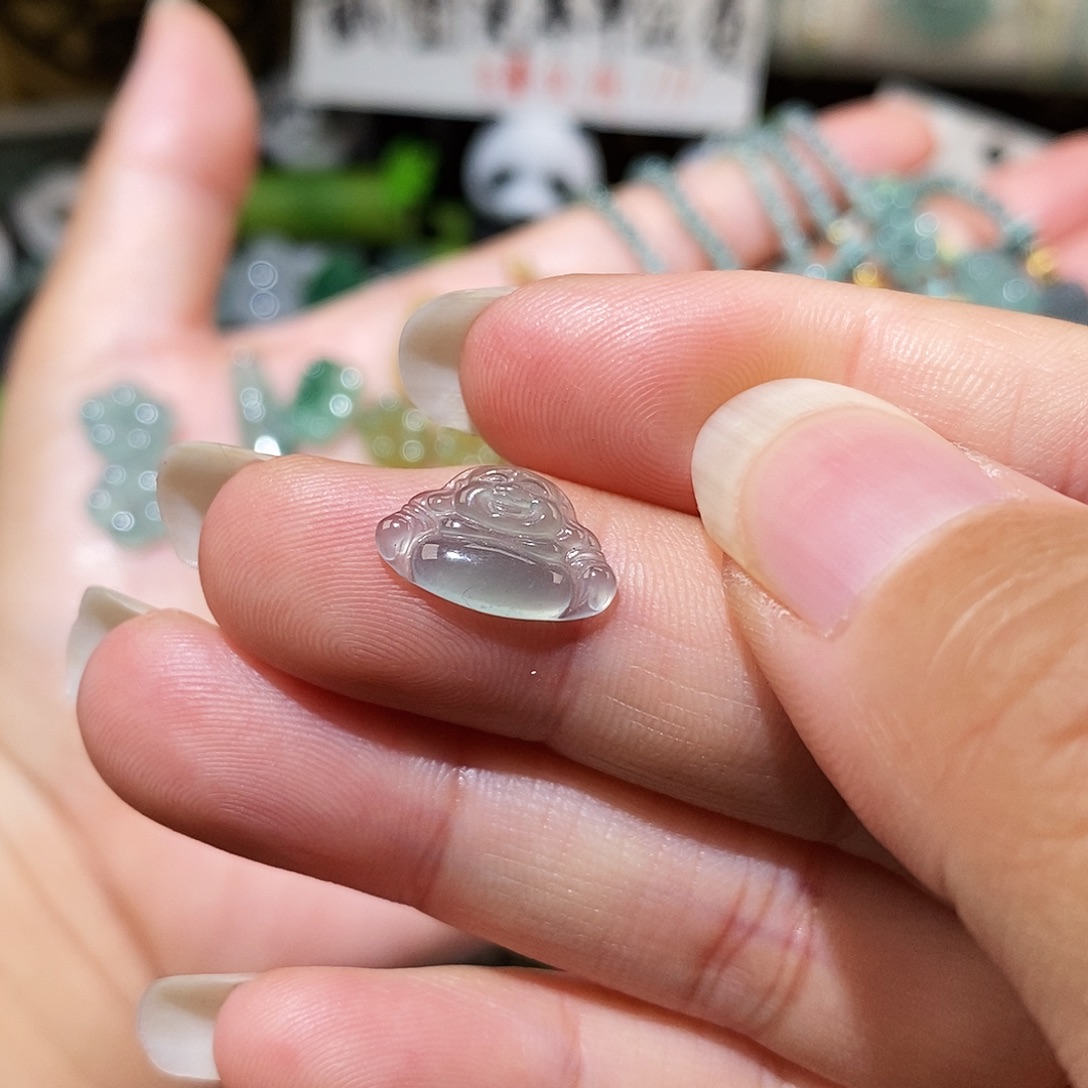翡翠未镶嵌颈饰小佛公