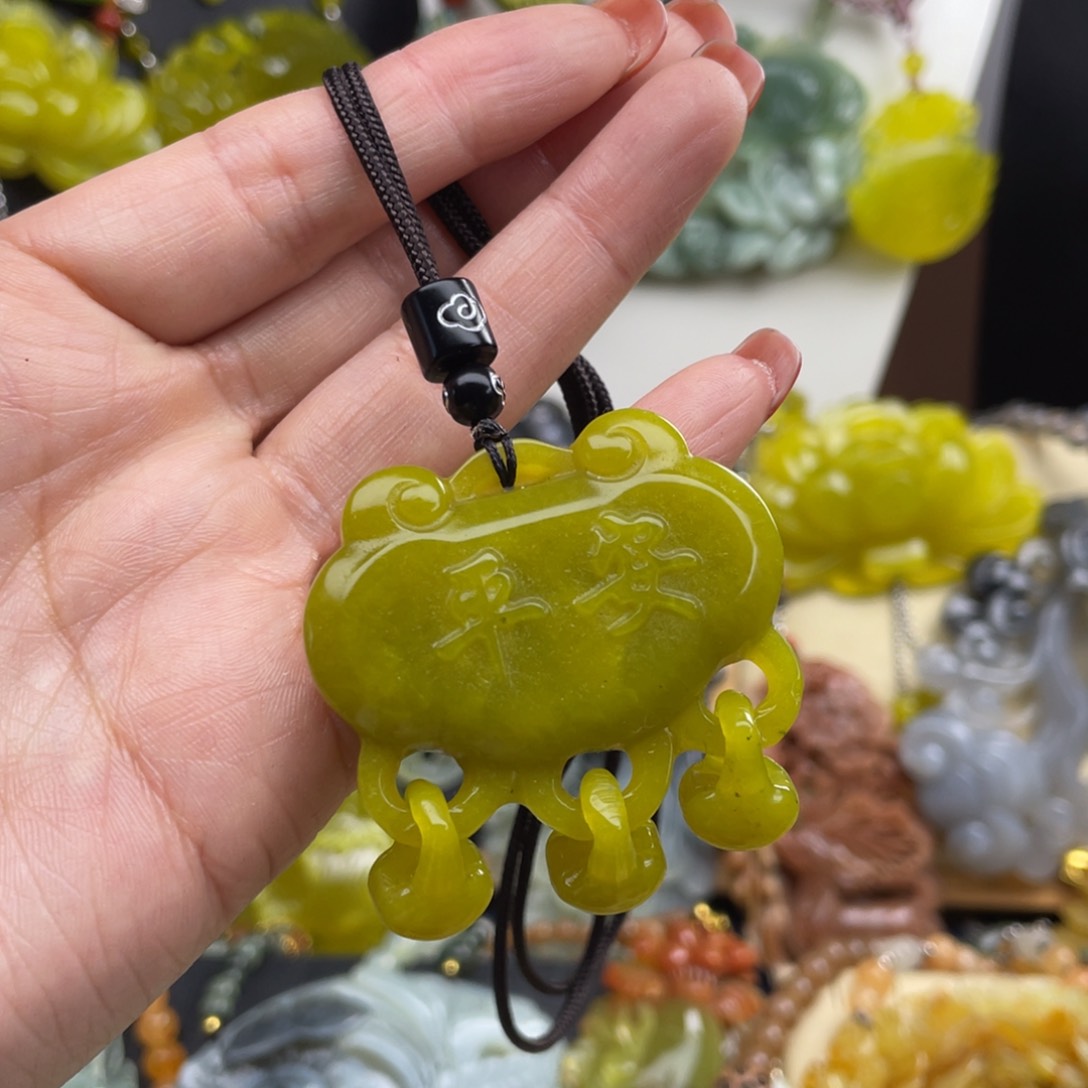 未镶嵌蛇纹石玉颈饰