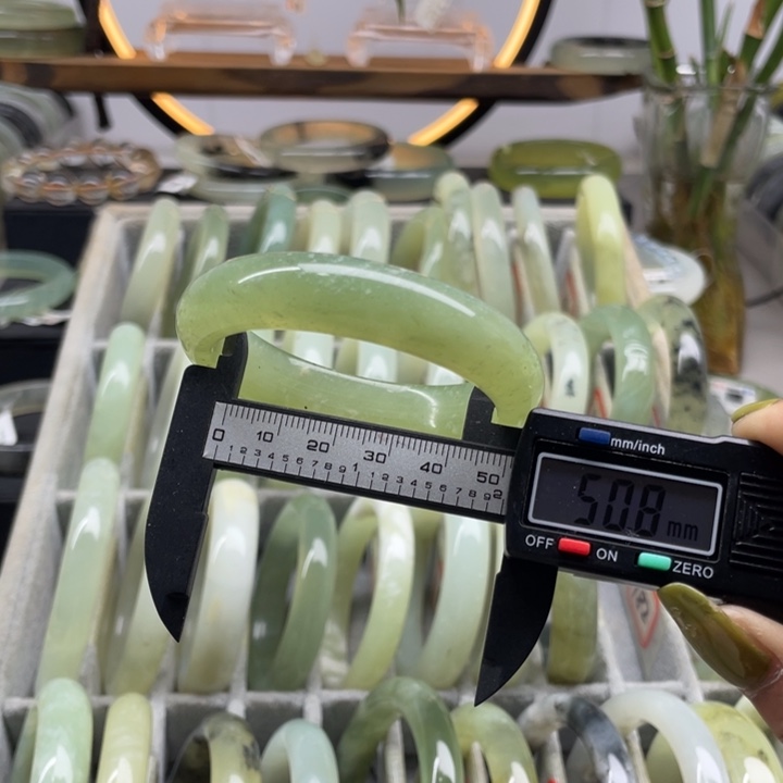 蛇纹石玉未镶嵌手镯182