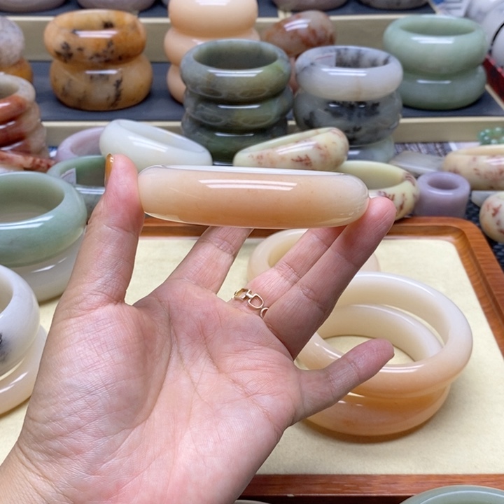 s***y石英岩玉手镯未镶嵌