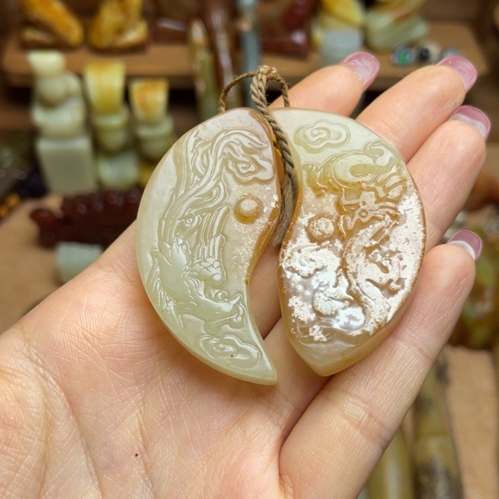 蛇纹石玉未镶嵌颈饰