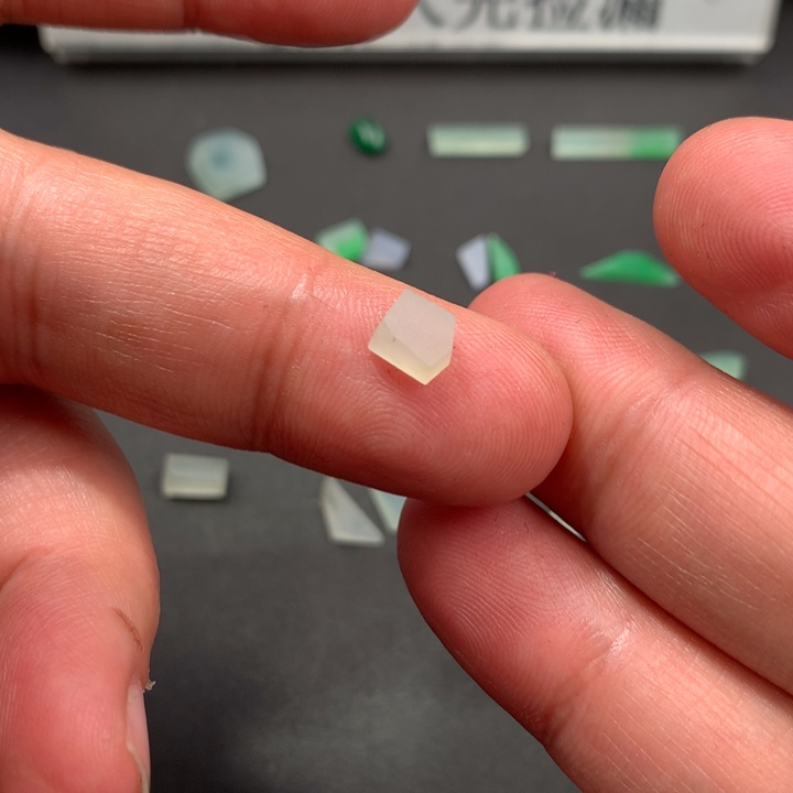 定制翡翠未镶嵌材料定制