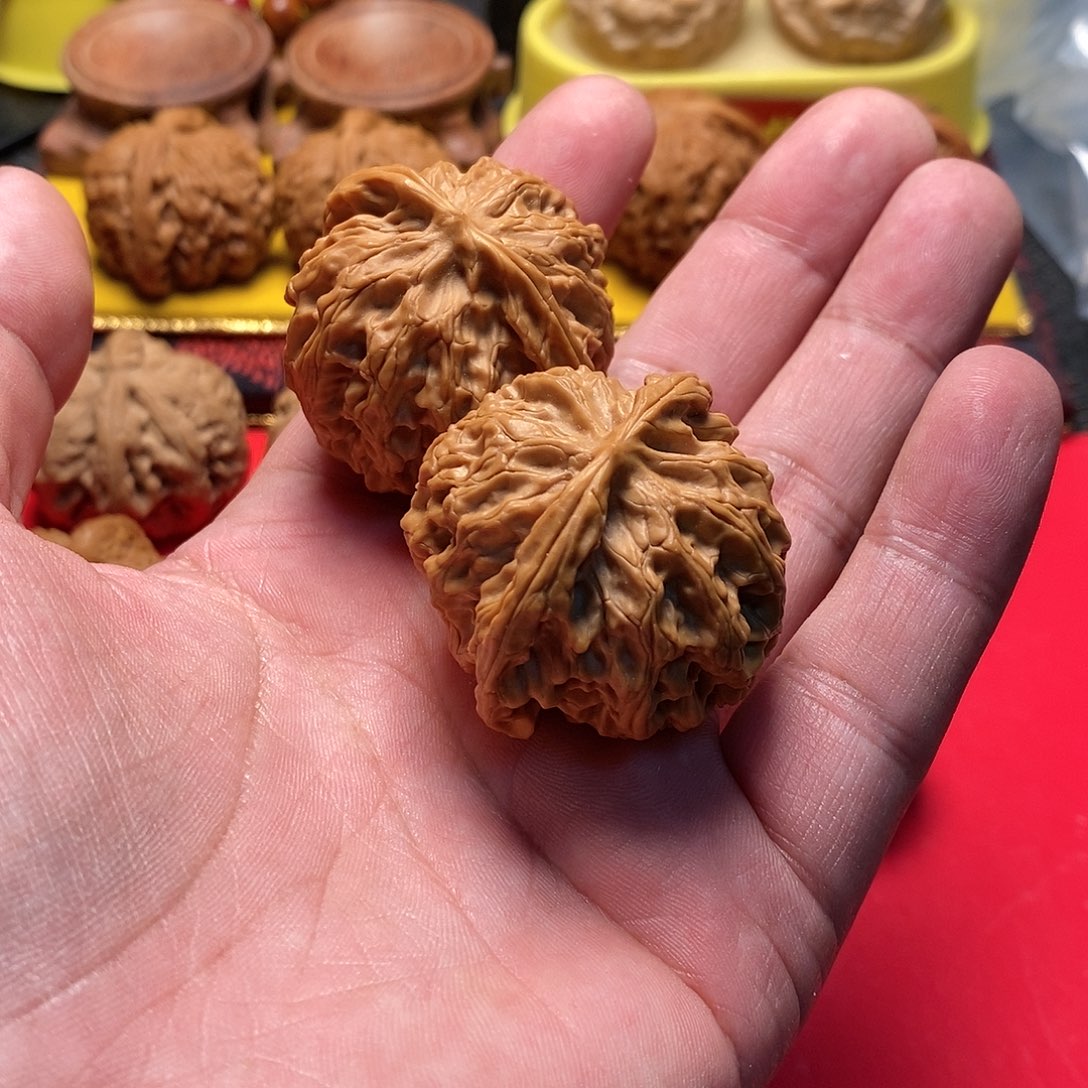 文玩核桃把件亓**胜苹果园狮子