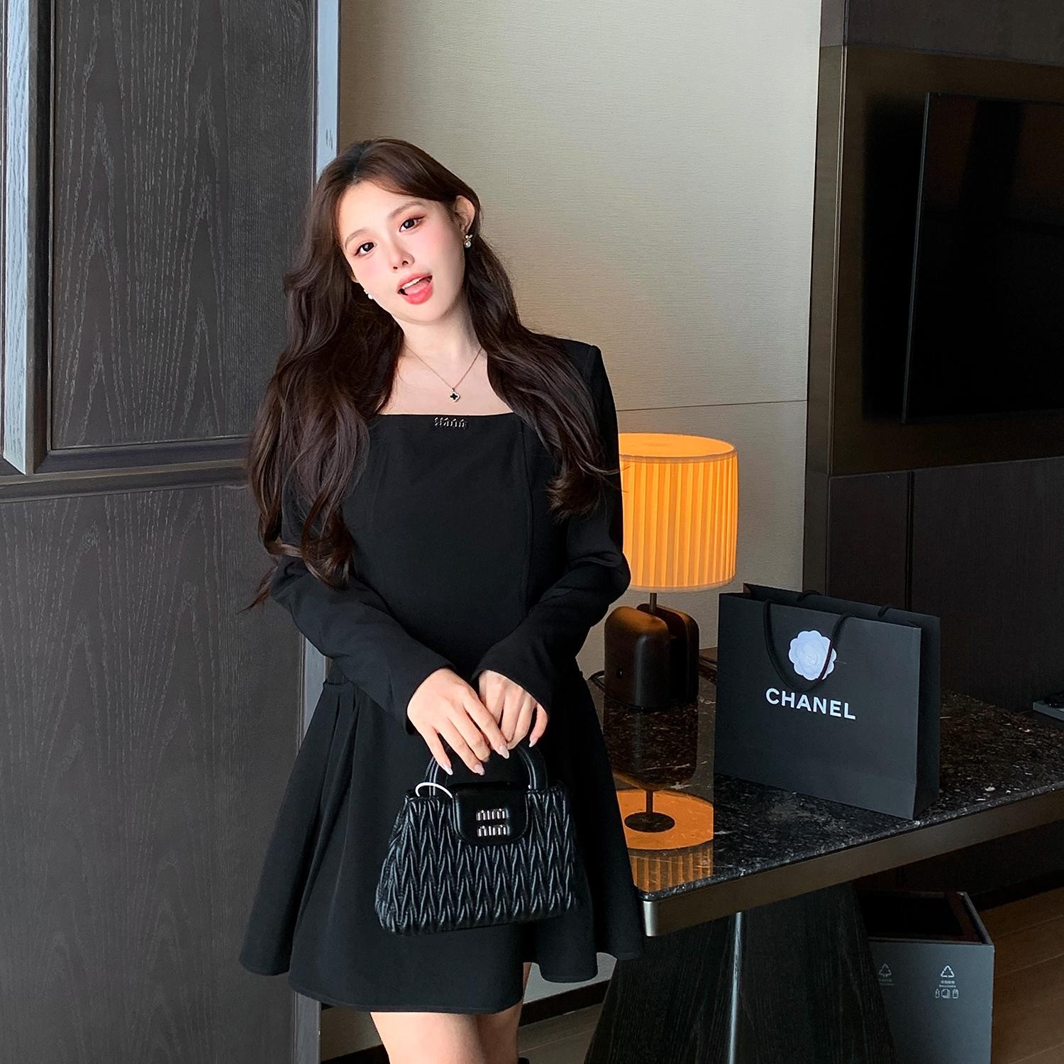 MB大码女装【嘉伯丽尔】2025秋冬胖MM赫本风高级感气质方领连衣裙女