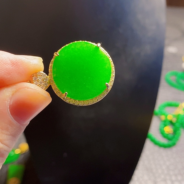 翡翠14K金镶嵌颈饰