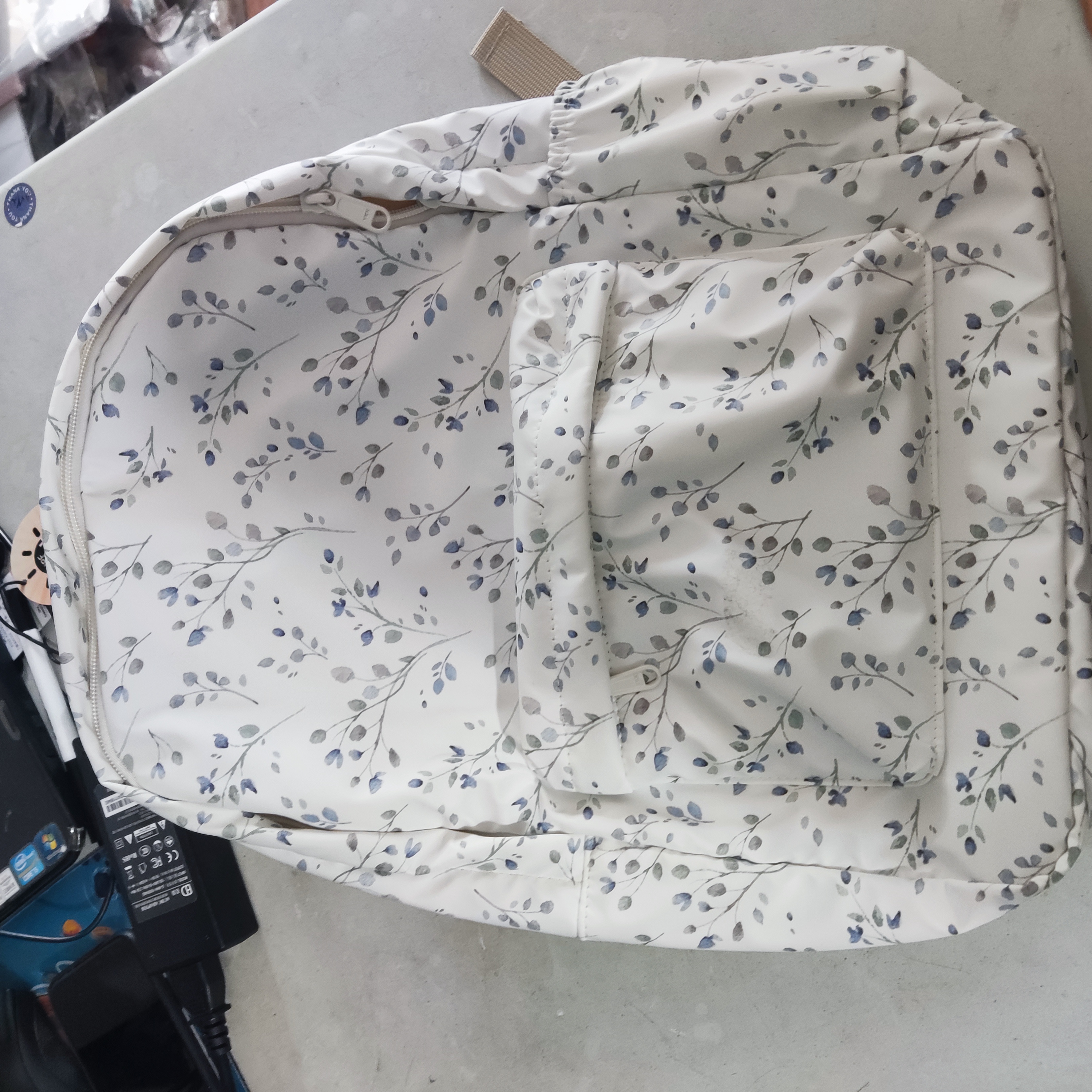 A144女士碎花轻便双肩包