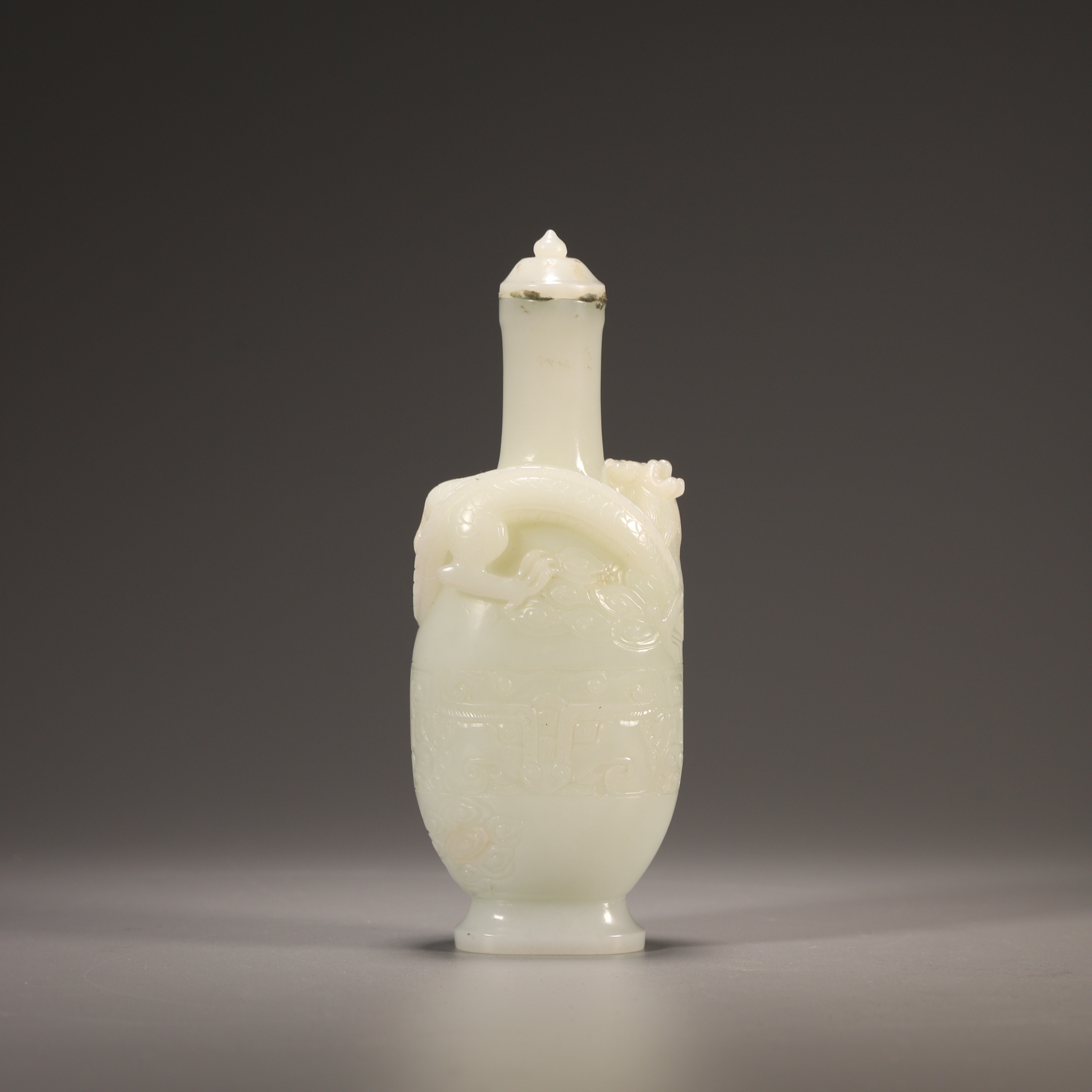 Lot20清代 和田白玉盘龙瓶