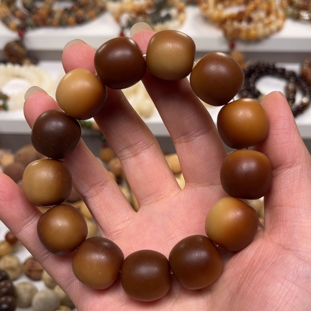 M***m白玉菩提吊坠卡18干磨手串