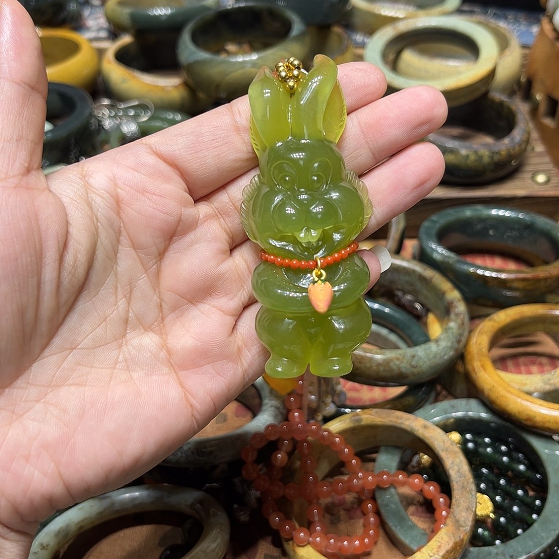 蛇纹石玉吊坠未镶嵌?*乐