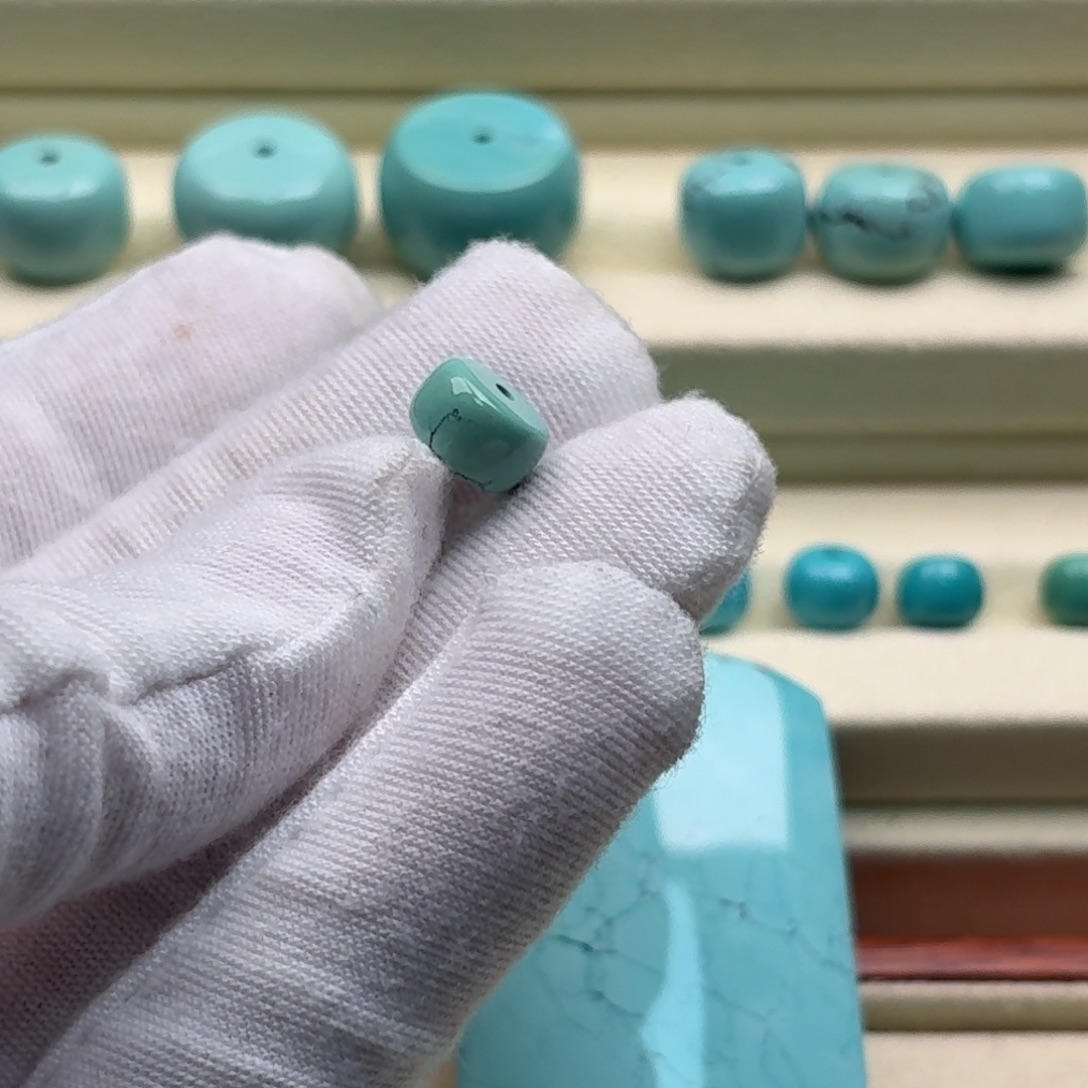 初***终绿松石未镶嵌珠宝奇石