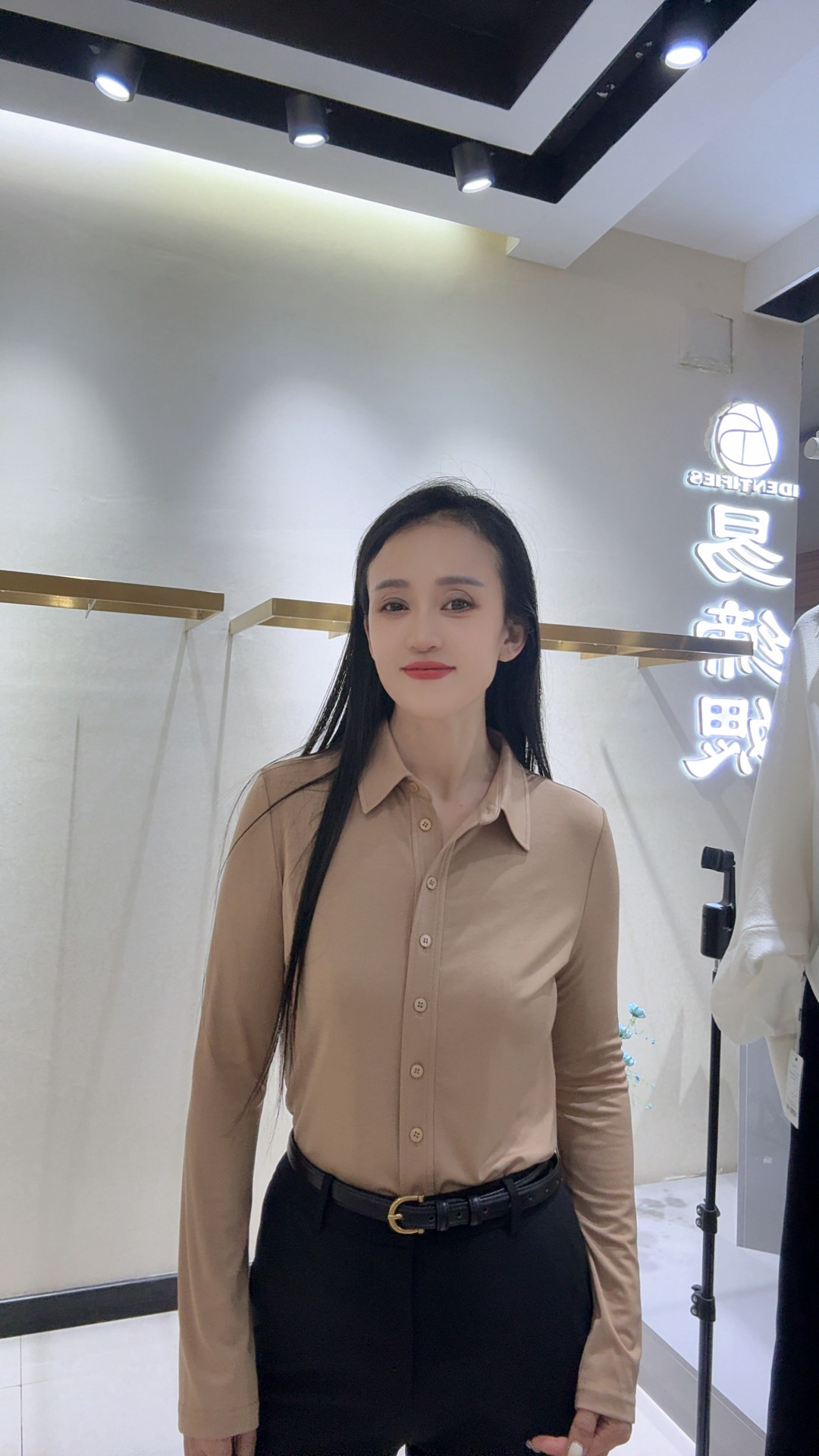 简约时尚百搭亲肤纯色显瘦衬衫