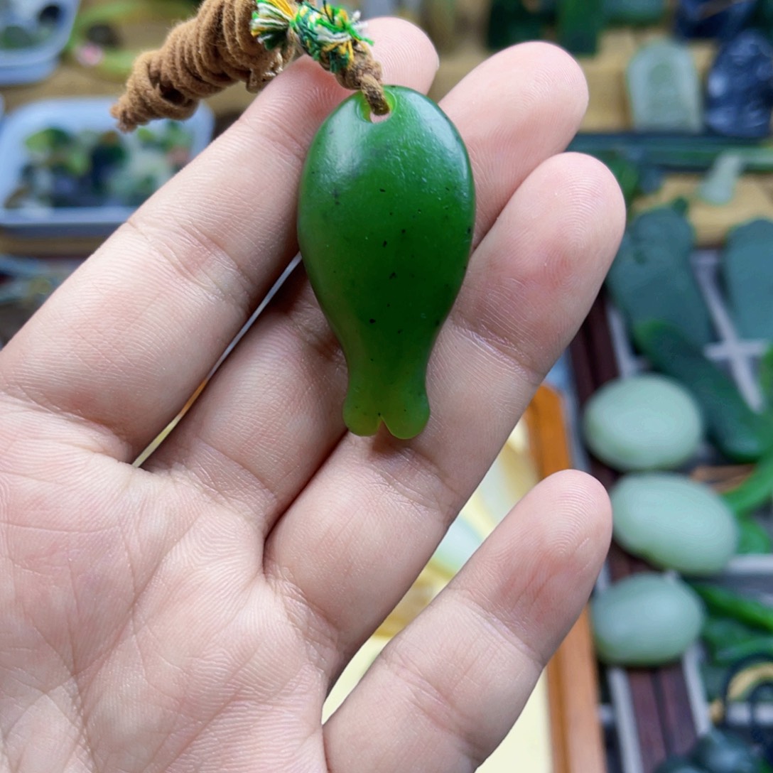 星***眠和田玉未镶嵌颈饰