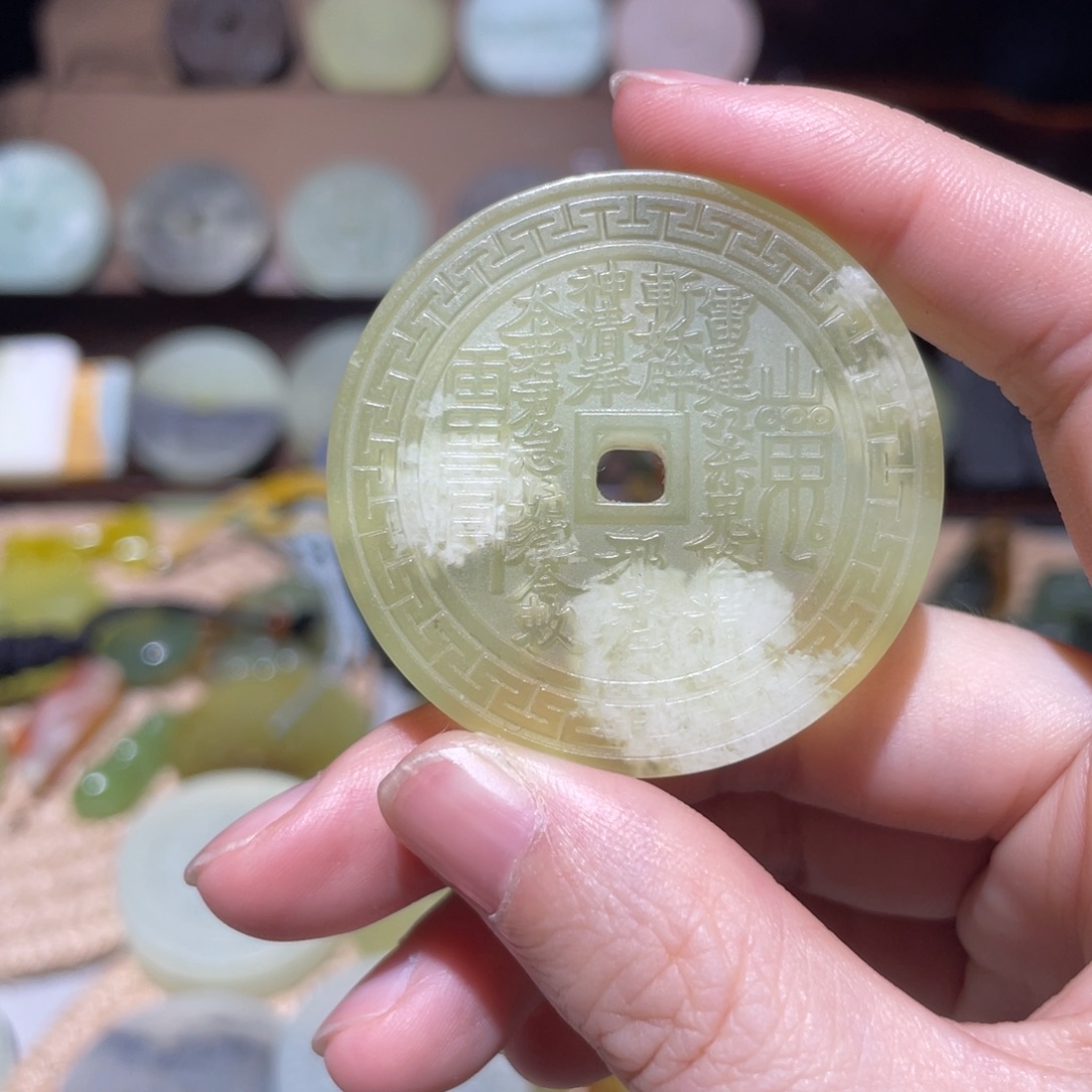 懿****岫玉未镶嵌颈饰颈饰