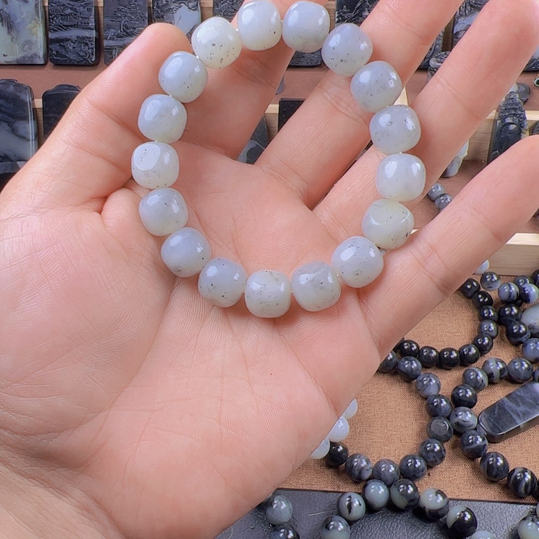 亿***点和田玉（糖玉）未镶嵌手链