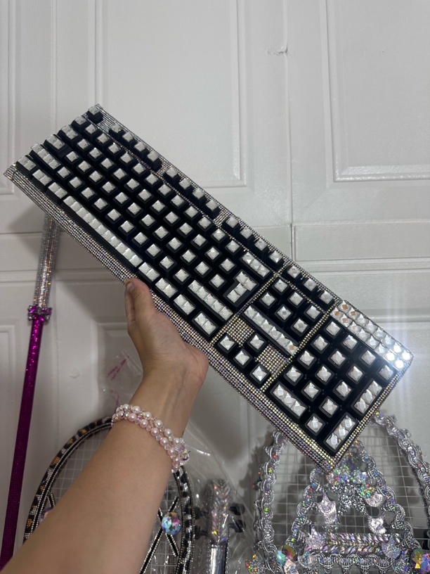 儿童走秀手拿键盘饰品