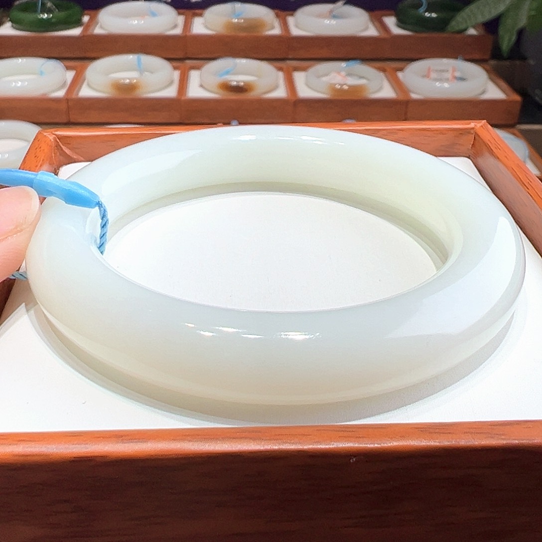 和田玉手镯5657未镶嵌