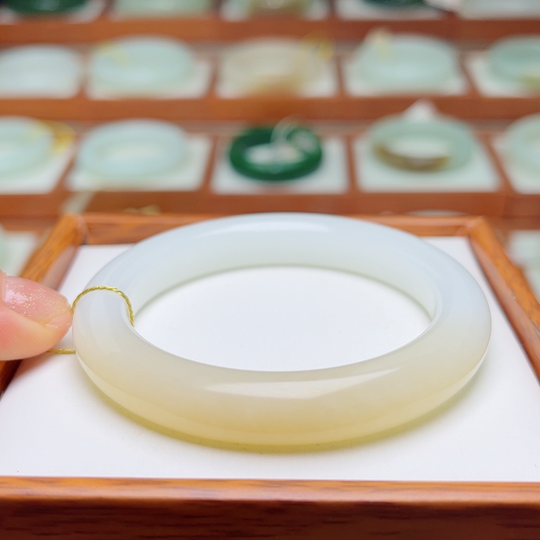 和田玉未镶嵌手镯53