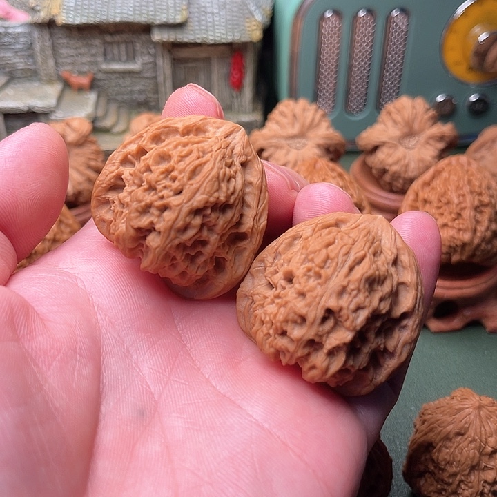 文玩核桃把件三角南疆石