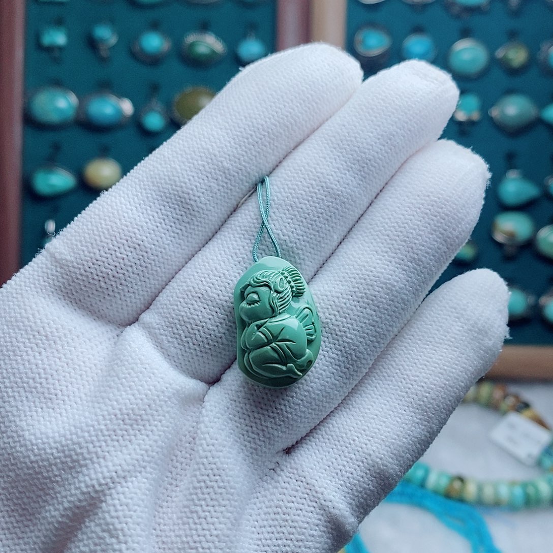 绿松石未镶嵌颈饰