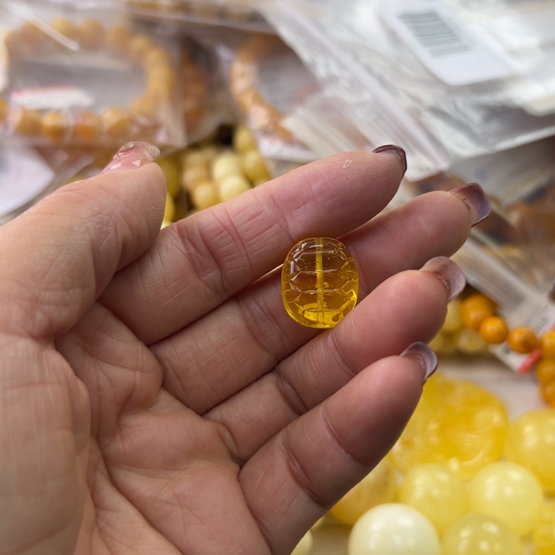 琥珀珠宝奇石未镶嵌