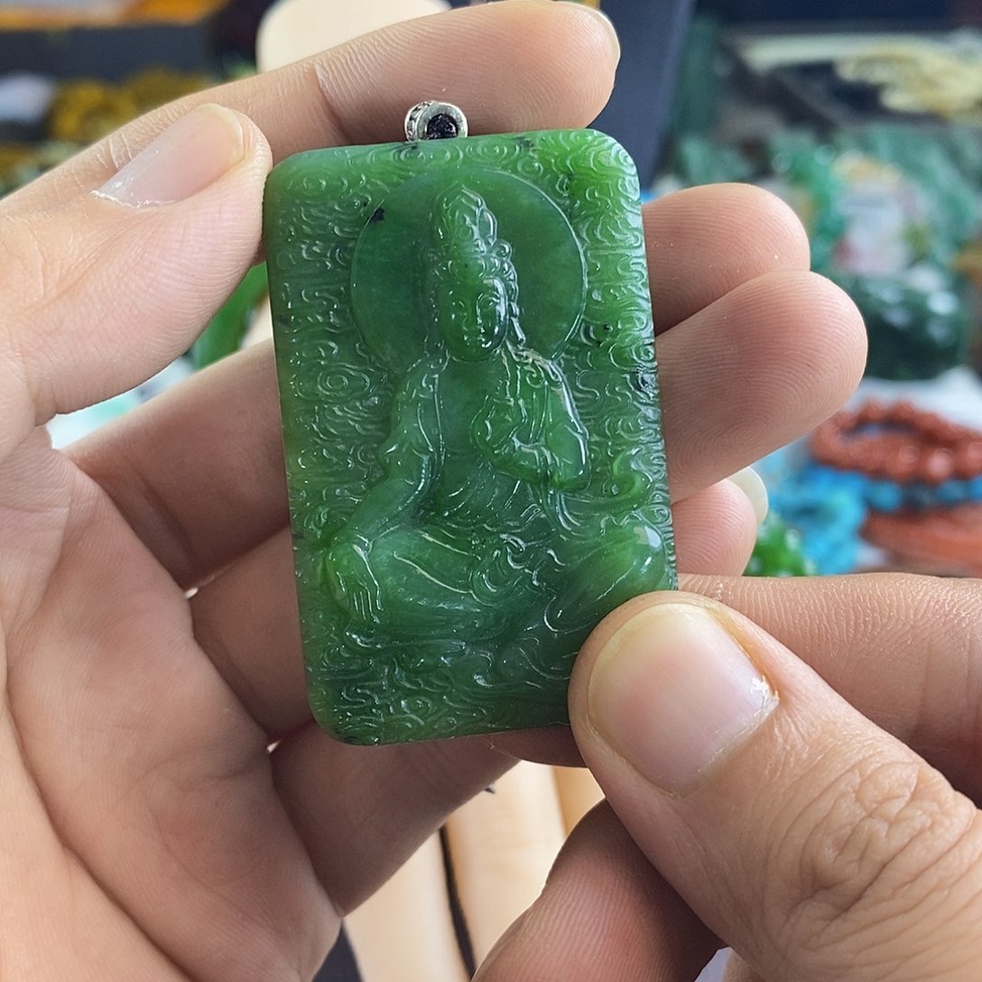 和田玉未镶嵌颈饰玉龙观音