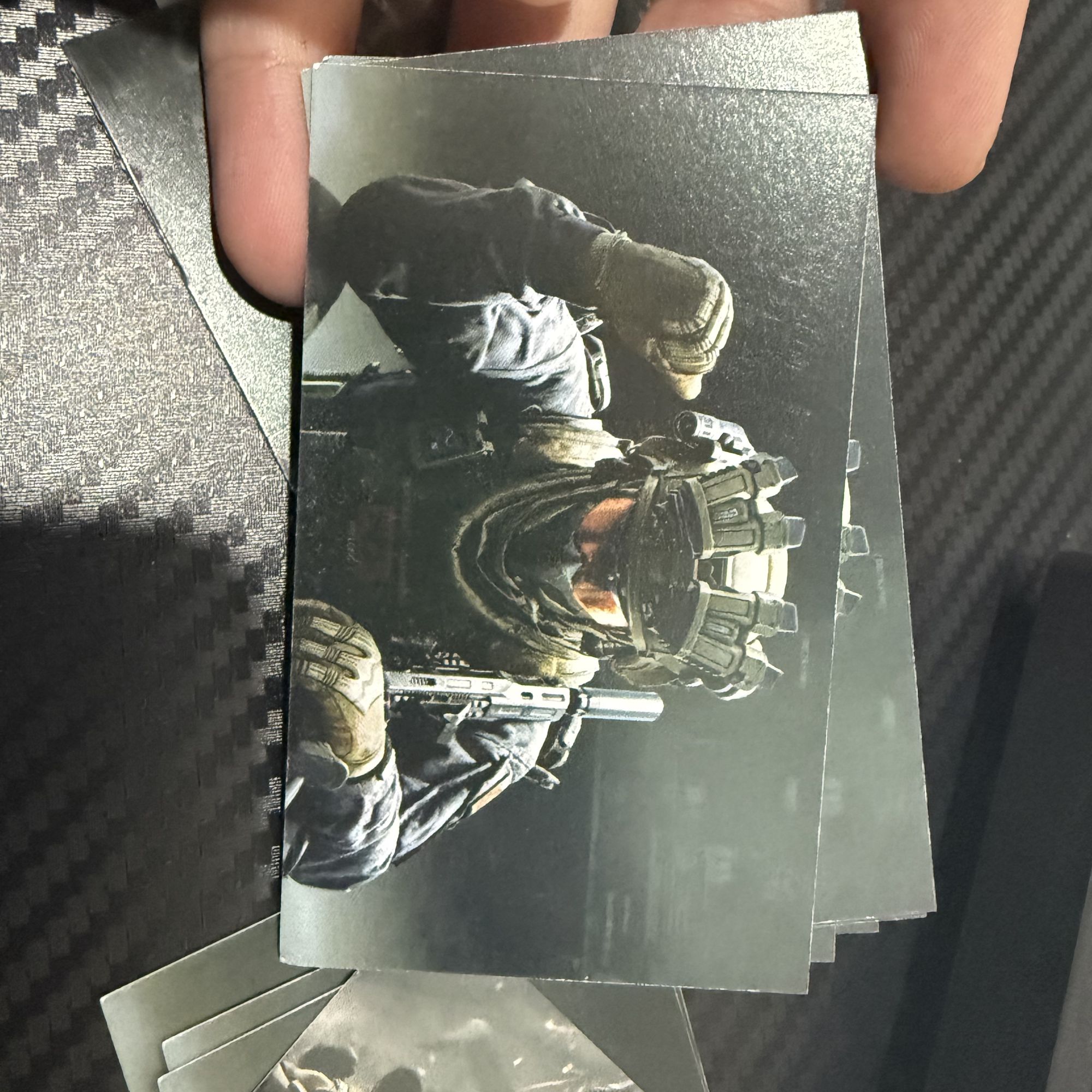 三角洲行动纸质人物收藏卡干员威龙角色卡纸质海报可收藏实物发货