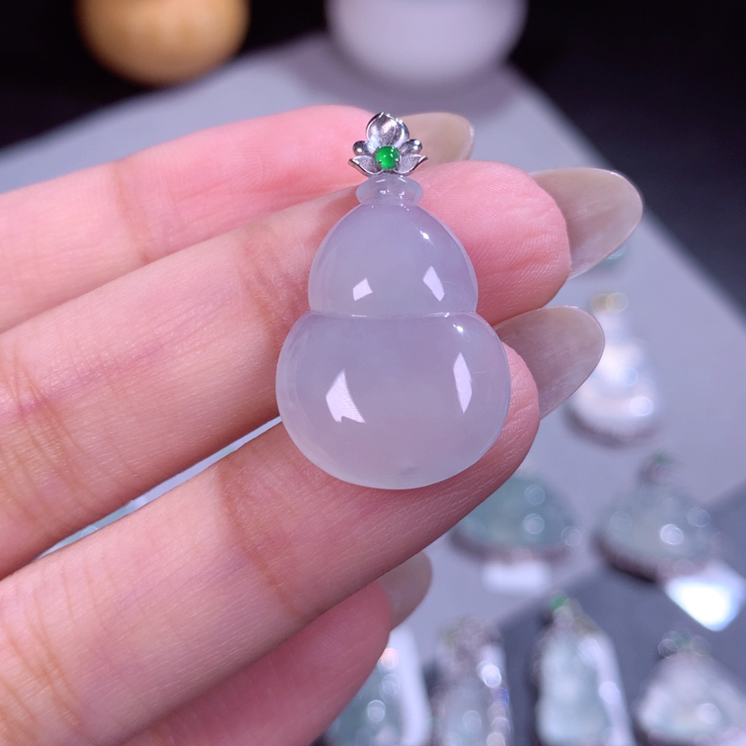 颈饰18K金镶嵌翡翠葫芦