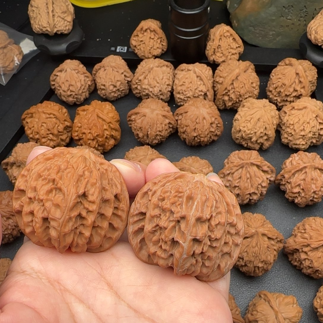 偷***g43尺微磕山地磨文玩核桃