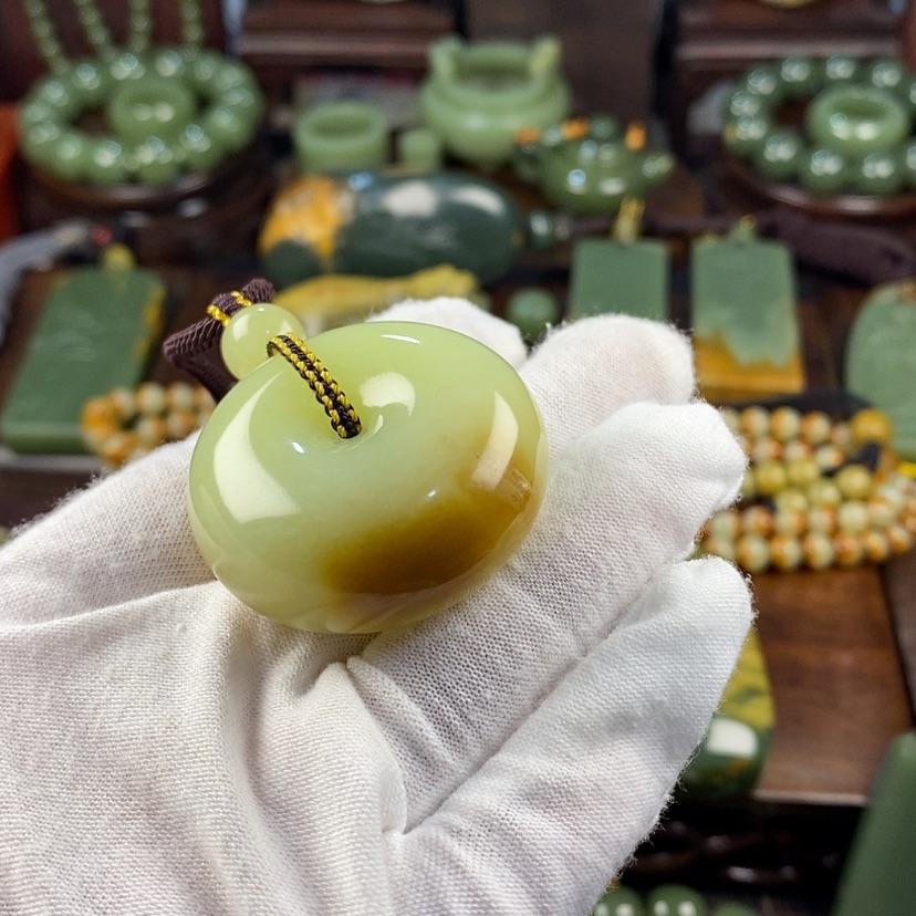 【闪购商品】岫岩老玉（透闪石质玉）颈饰未镶嵌大***1