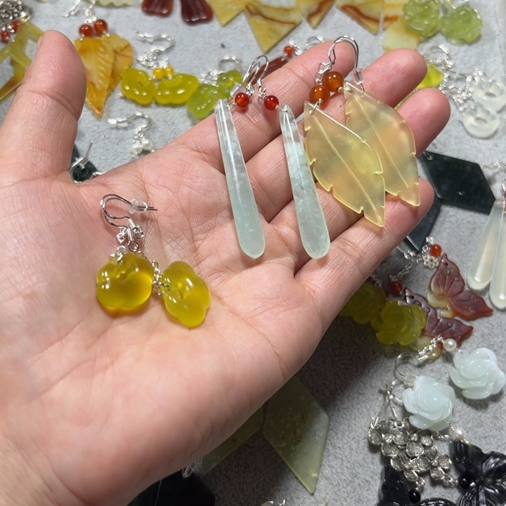 蛇纹石玉合金耳饰